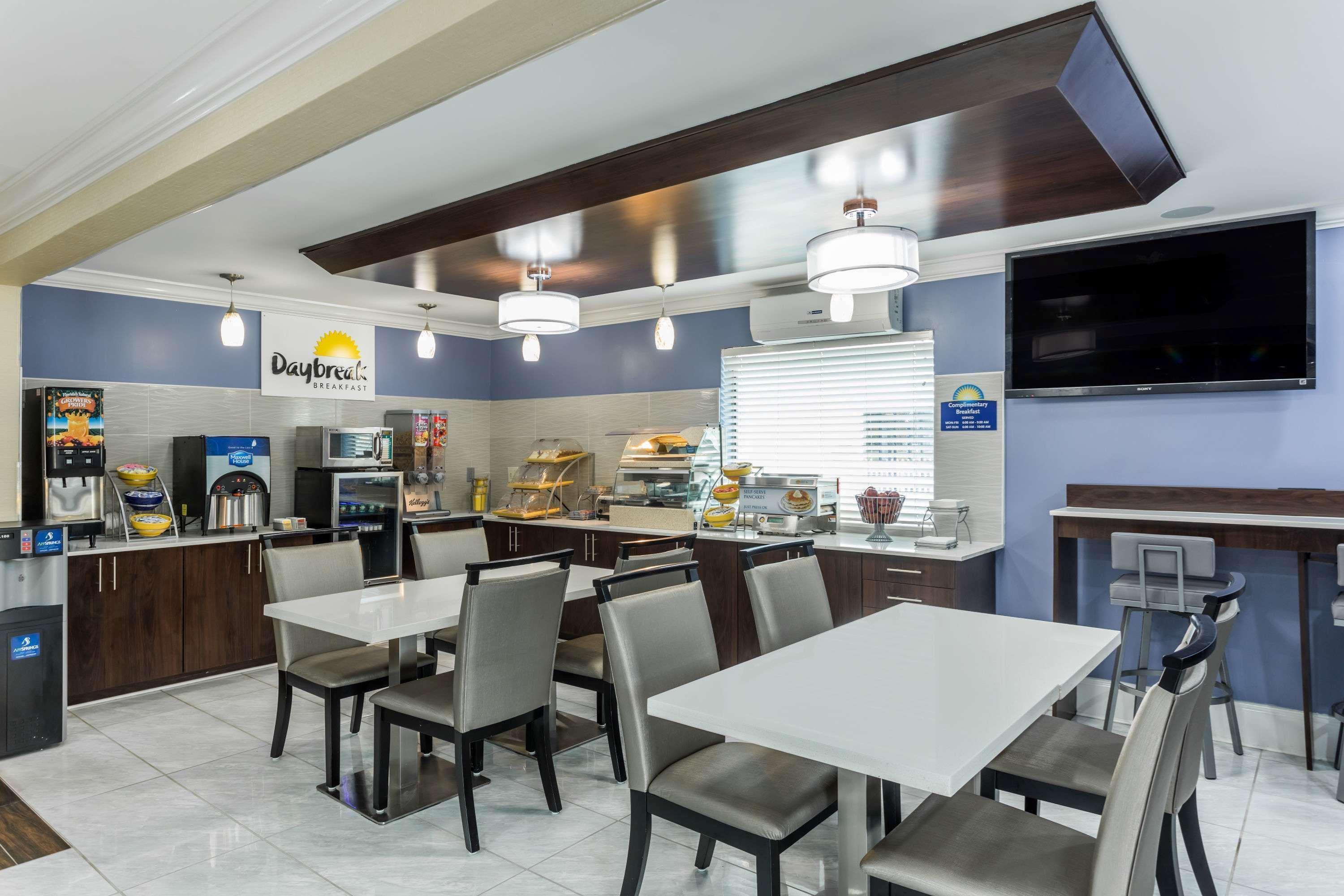 Days Inn By Wyndham Goose Creek North Charleston Exterior foto